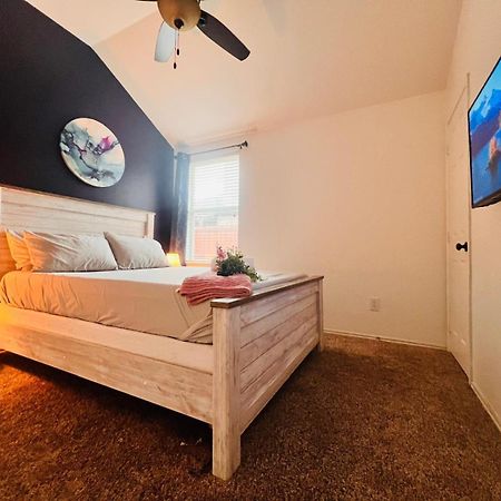 Work, Play & Stay King Bed With Foosball! Aubrey Esterno foto