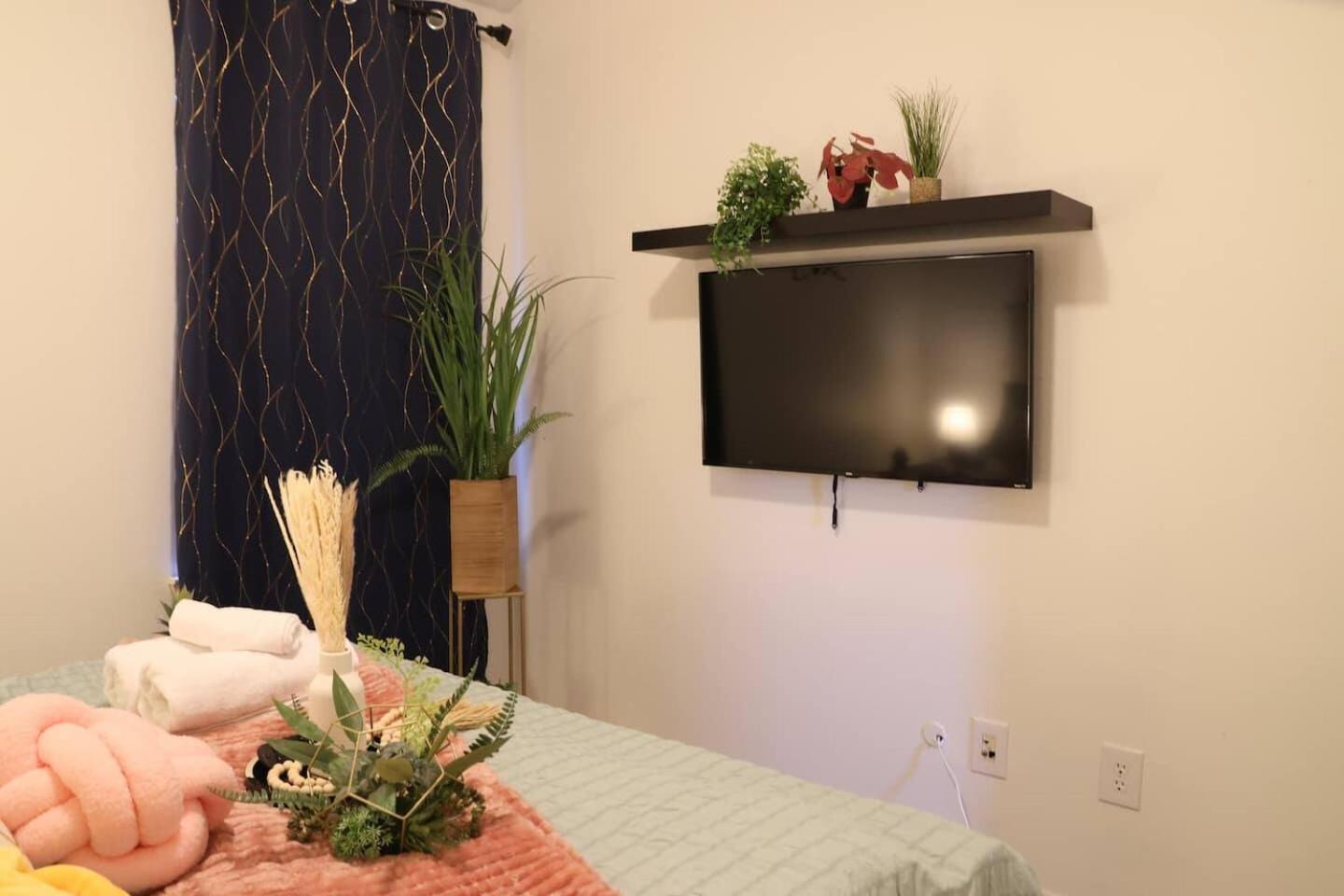 Work, Play & Stay King Bed With Foosball! Aubrey Esterno foto