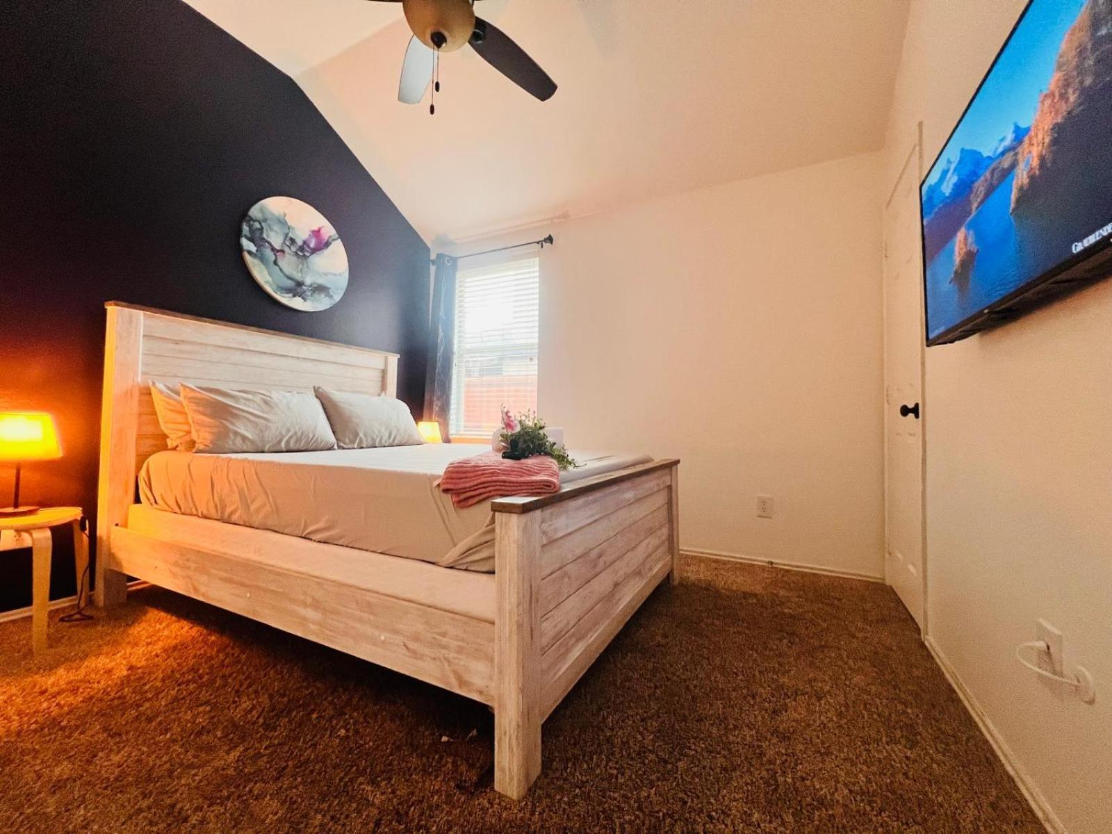 Work, Play & Stay King Bed With Foosball! Aubrey Esterno foto