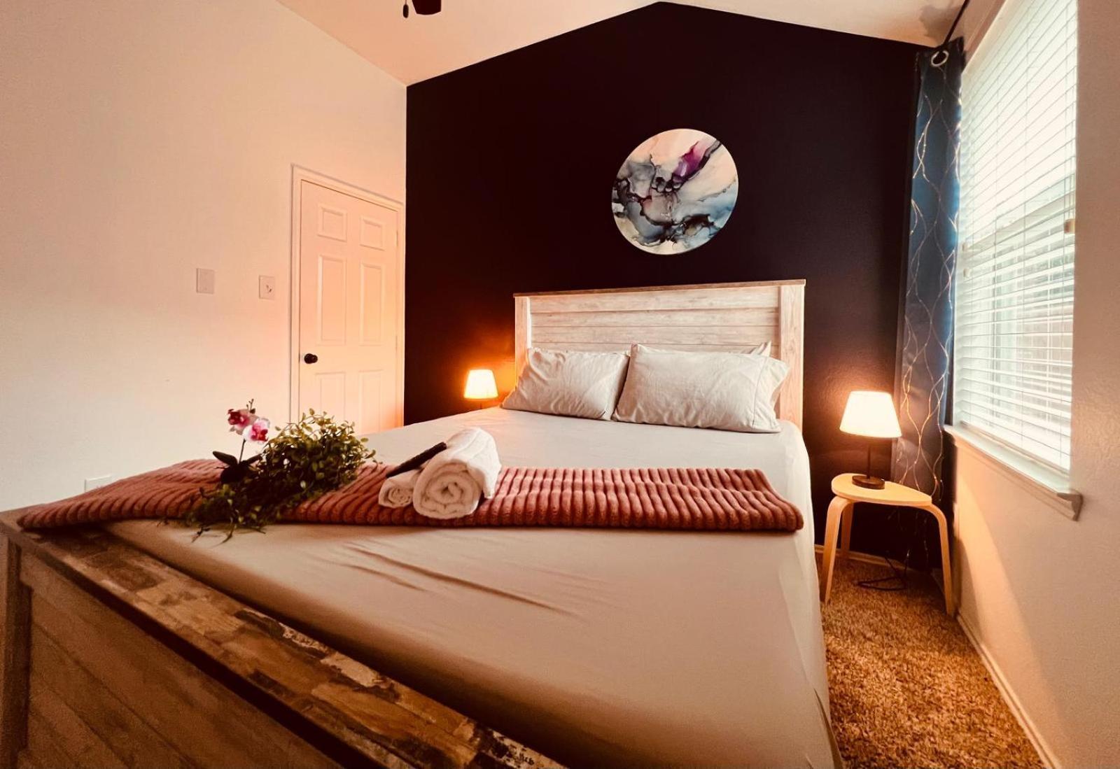 Work, Play & Stay King Bed With Foosball! Aubrey Esterno foto