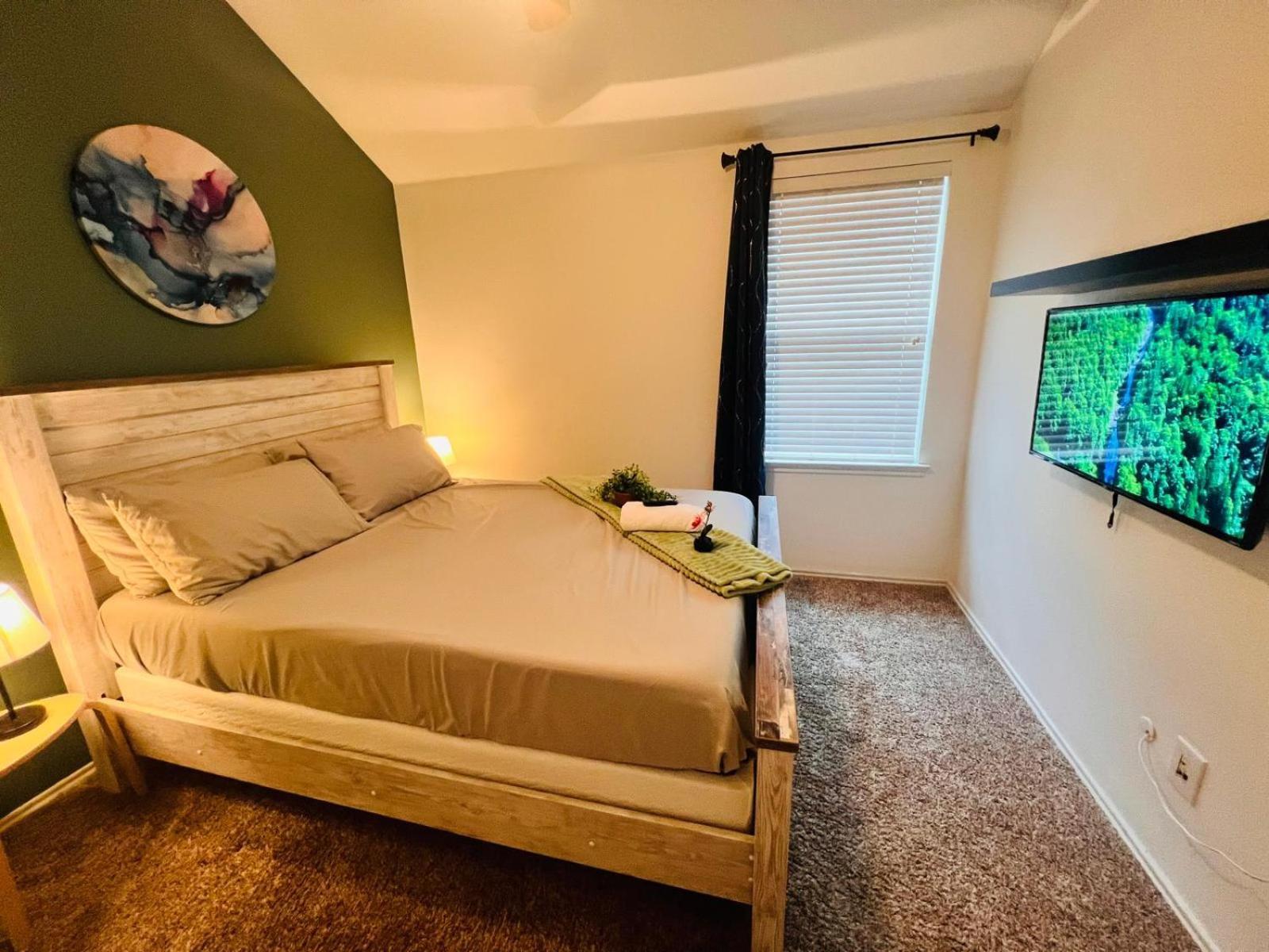 Work, Play & Stay King Bed With Foosball! Aubrey Esterno foto