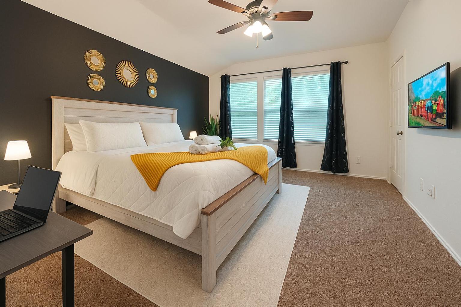 Work, Play & Stay King Bed With Foosball! Aubrey Esterno foto